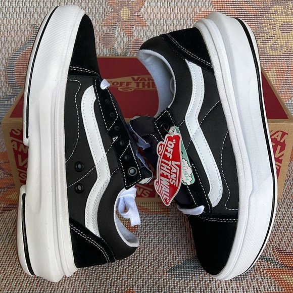 Vans WMNS Oid Skool Over
Black/White
VN0A7Q5EBA2
Sneakers Platforms - Picture 12 of 16